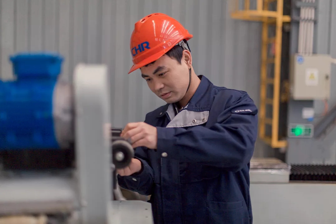拉床,拉刀,自動化,高端拉床,專用機床,內拉床,外拉床,數控機床,自動化生產線,工業(yè)機器人